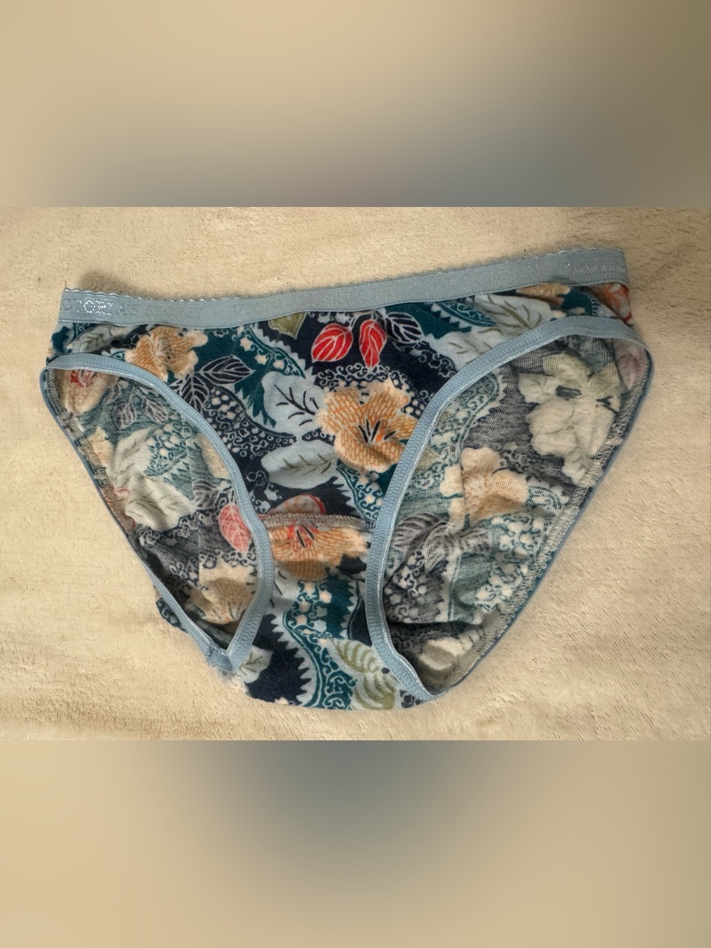 OG VINTAGE 2004 Victoria’s Secret Low Rise Bikini Panties Hibiscus Floral Sz Sma